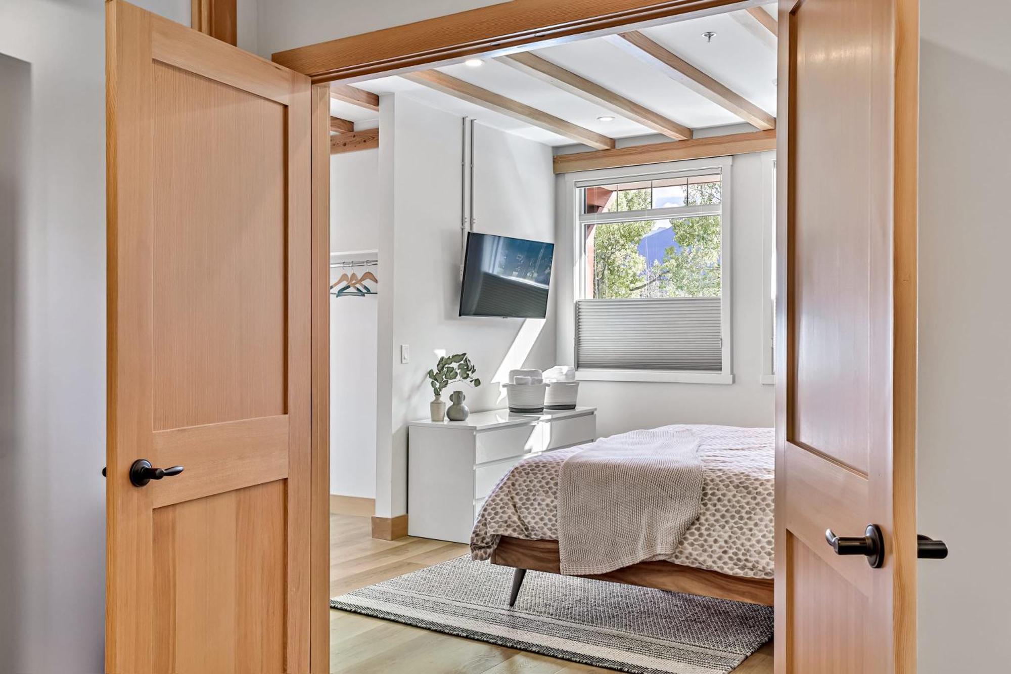 Ravens Crest Lodge - Stunning Views Perfectly Located On Main Street 坎莫尔 外观 照片