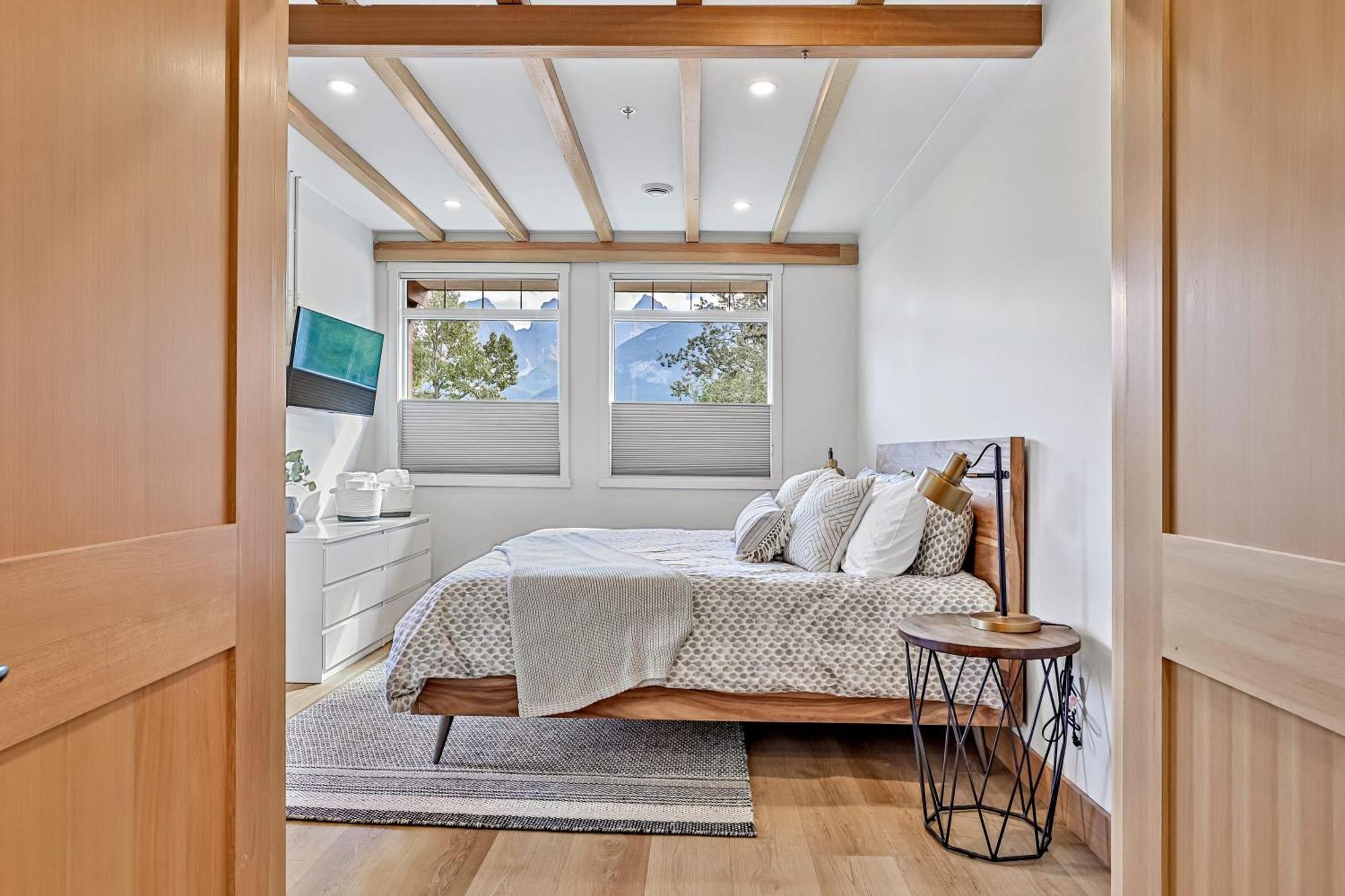 Ravens Crest Lodge - Stunning Views Perfectly Located On Main Street 坎莫尔 外观 照片