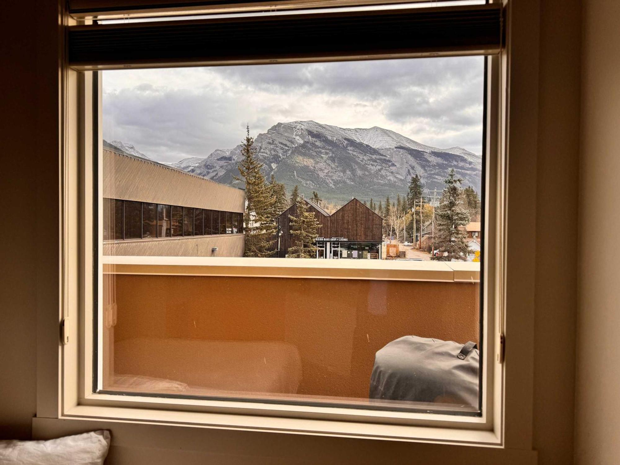 Ravens Crest Lodge - Stunning Views Perfectly Located On Main Street 坎莫尔 外观 照片