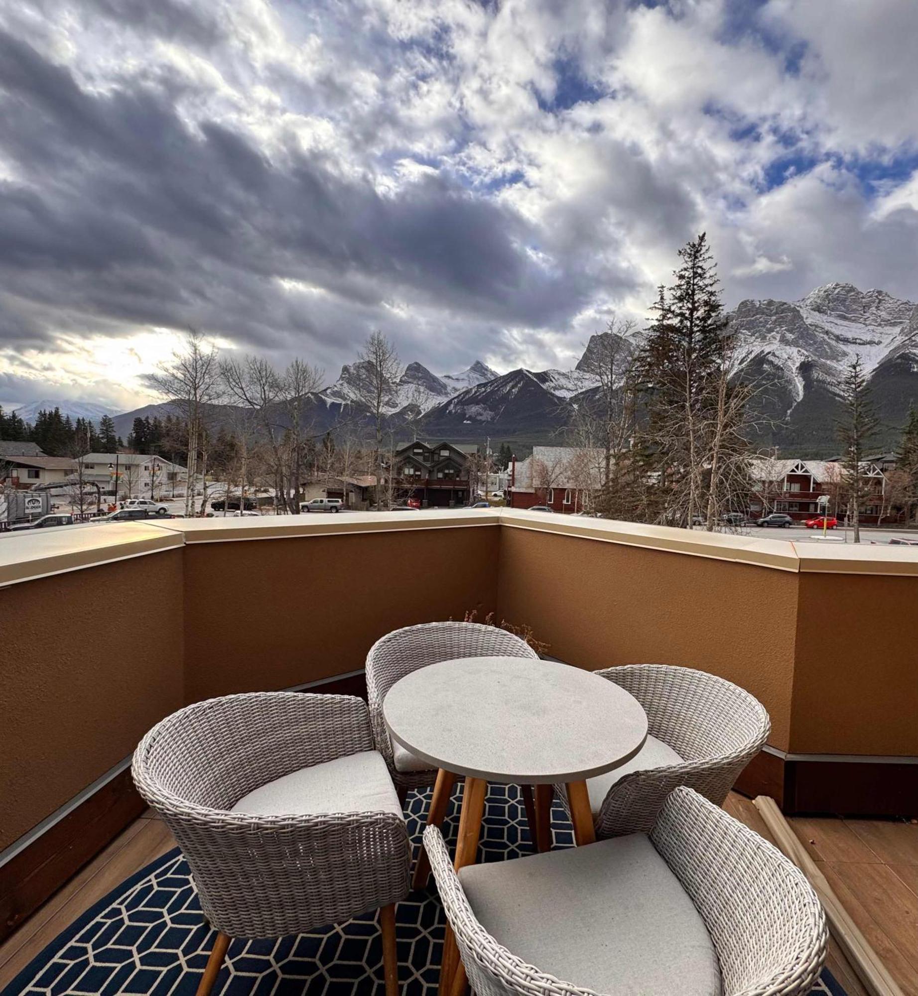 Ravens Crest Lodge - Stunning Views Perfectly Located On Main Street 坎莫尔 外观 照片