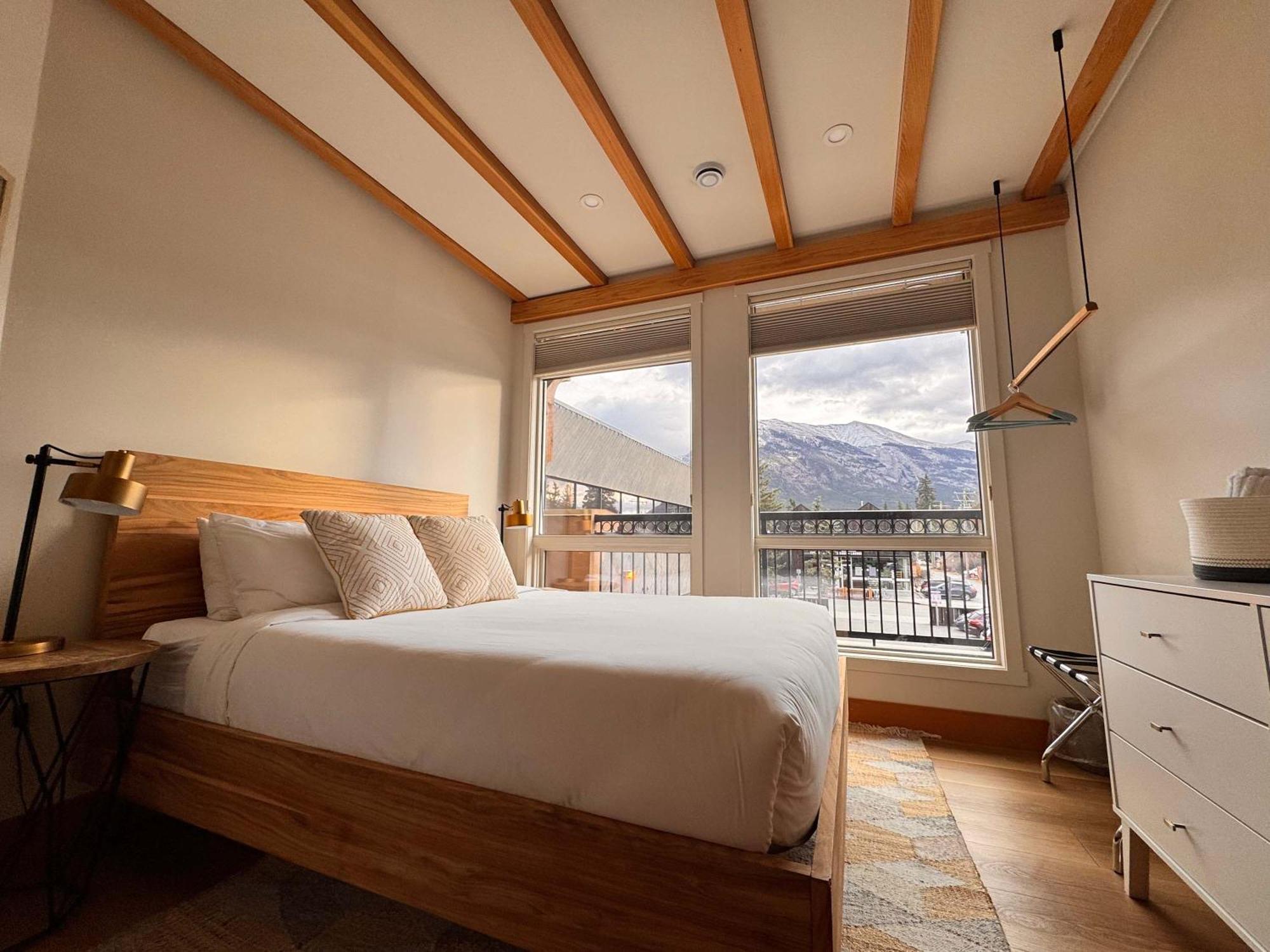 Ravens Crest Lodge - Stunning Views Perfectly Located On Main Street 坎莫尔 外观 照片